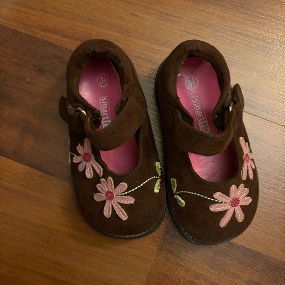 Smartfit Brown Suede Flower Mary Jane Shoes Toddler Girls Size 5.5 - Picture 2 of 4